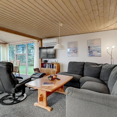 5 Bedroom Awesome In *