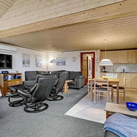 5 Bedroom Awesome In *